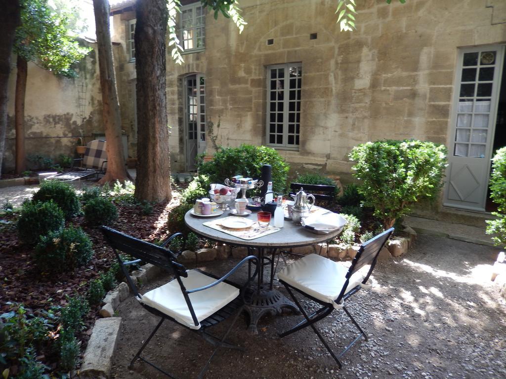 Face Au Palais Bed and Breakfast Avignon Værelse billede